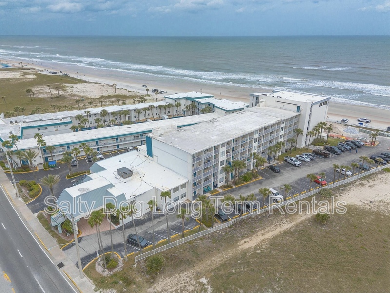 Daytona Beach House: 935 S Atlantic Ave