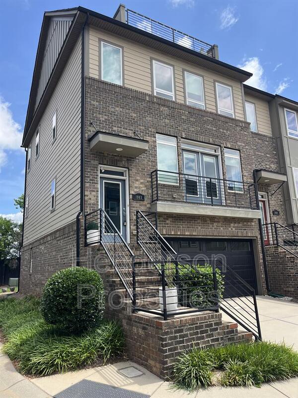 Charlottte House: 1903 Seegars Pl
