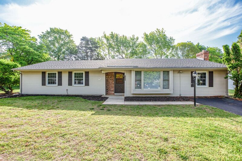 Fredericksburg House: 825 Barkley Drive