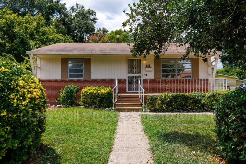 Birmingham House: 856 Center Way SW