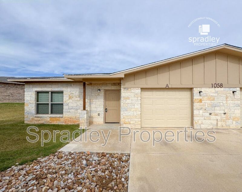 Belton Townhome: 1058A Hibiscus Dr