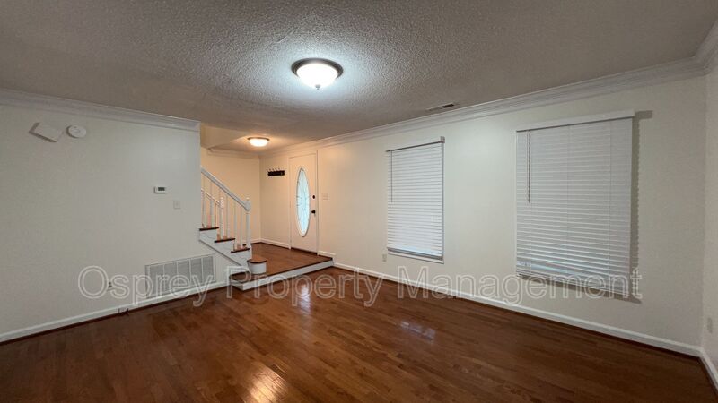 Spacious 4-Bedroom Home with Sunroom! - Photo 28