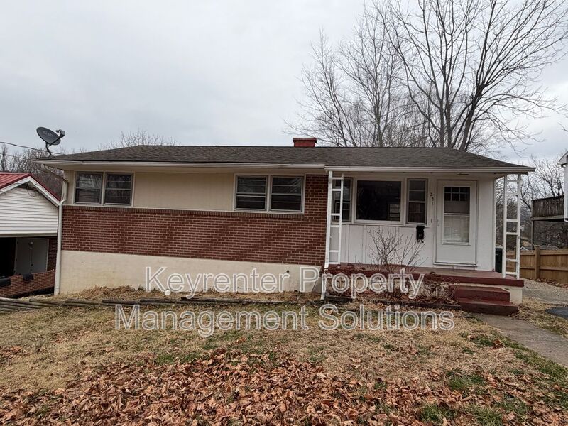 Waynesboro House: 221 River Road