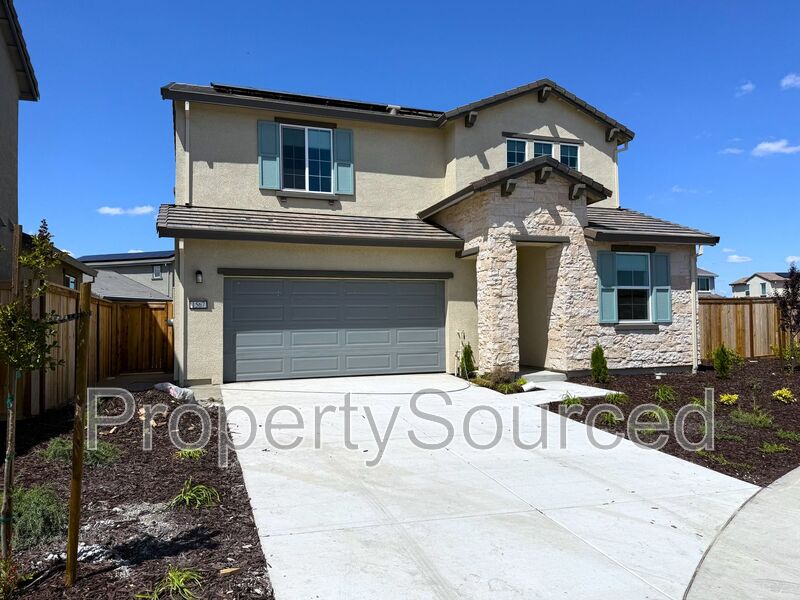 Manteca House: 1567 Halo Ave