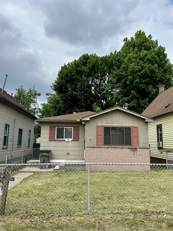 Ecorse House: 35 East Charlotte Avenue