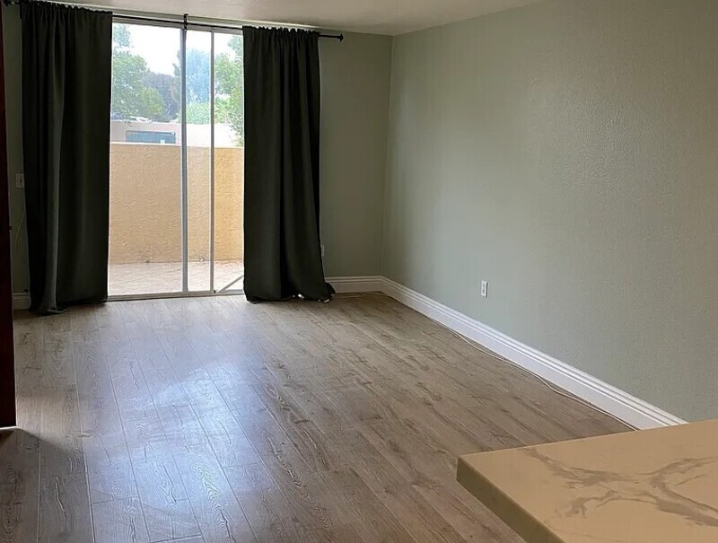 San Diego Condo: 3915 Nobel Dr