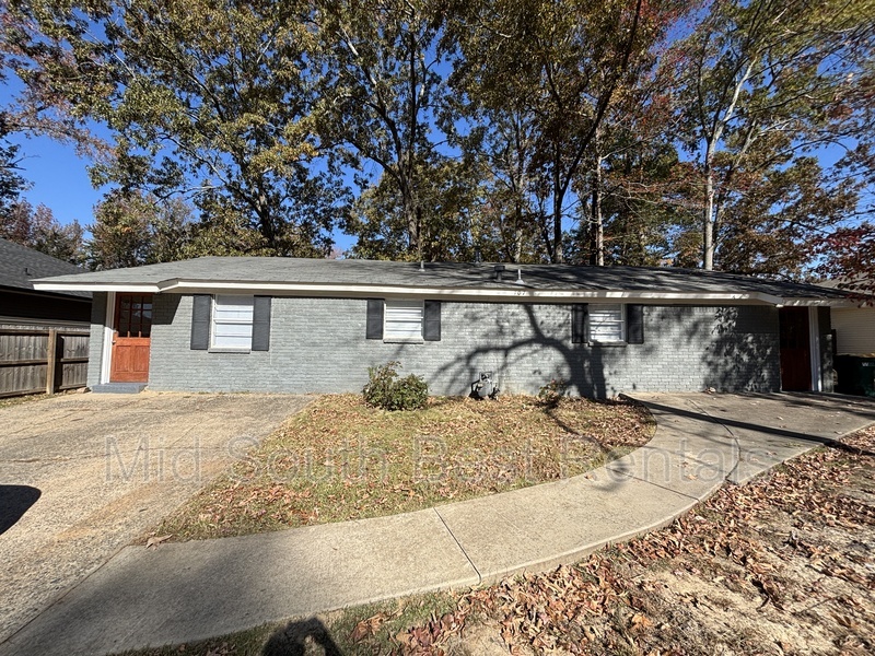 Sherwood House: 107 Greenwood