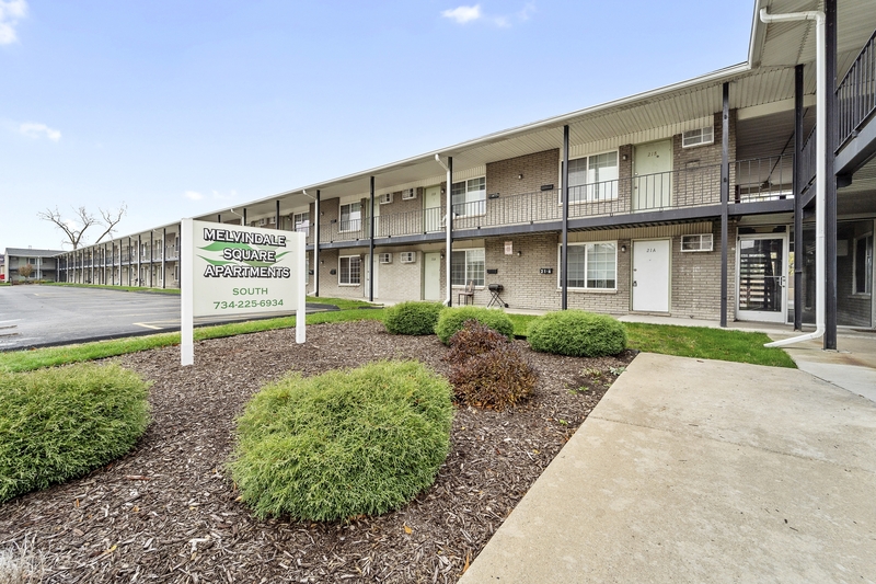 Melvindale Condo: 17250 Raupp Rd. - 20A