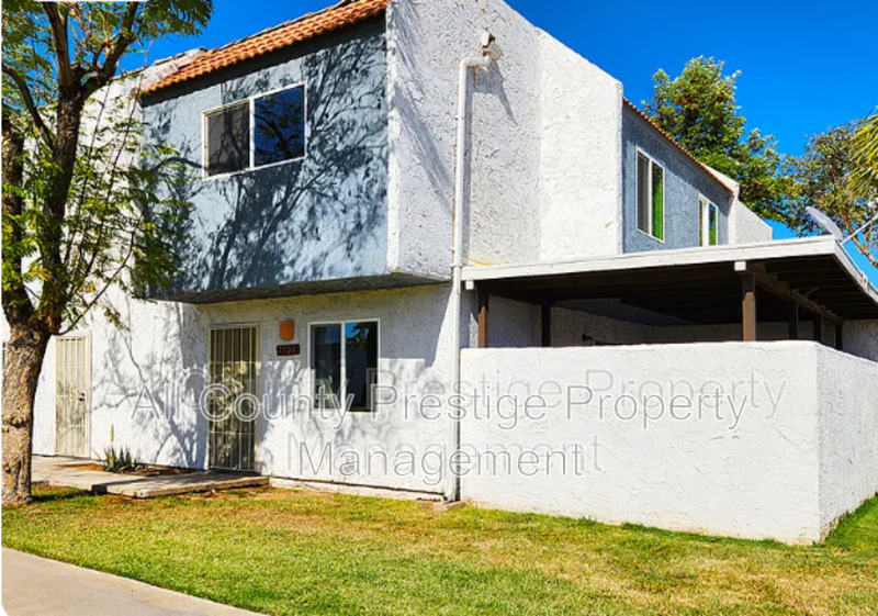Glendale Townhome: 7524 N 47th Dr.