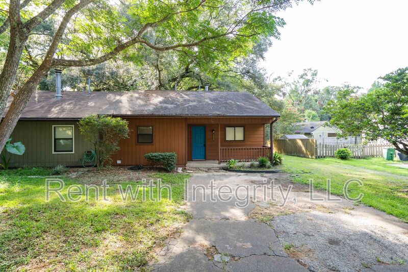 Tallahassee House: 1500 Twin Lakes Cir