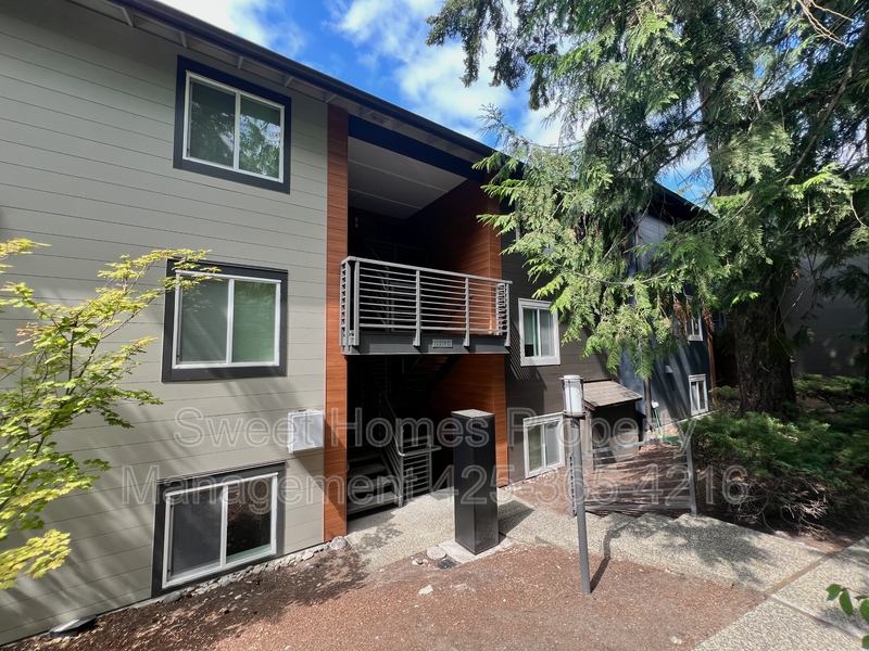 Bellevue Condo: 12219 Bel-Red Road D102