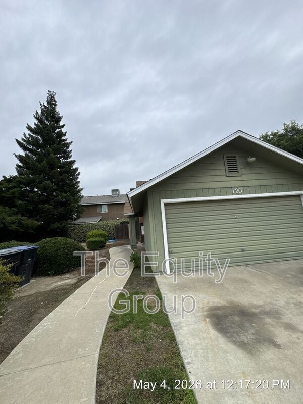 Visalia House: 720 South Linwood Avenue