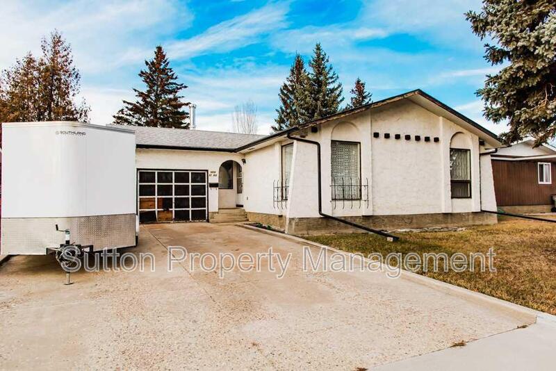 Grande Prairie House: 9836 81 Avenue