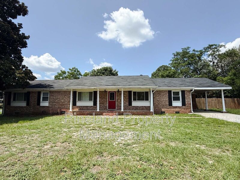 Fayetteville House: 6151 Wynnwood Dr