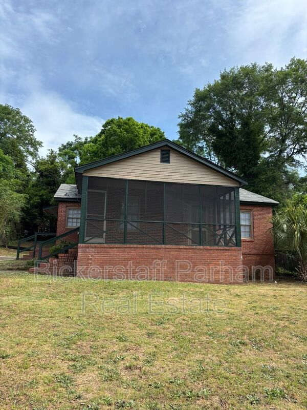 Columbus House: 3931 Dexter Drive