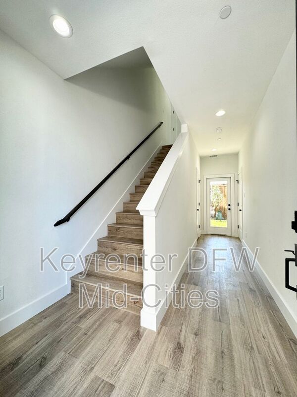 Dallas House: 7327 Uloho Way