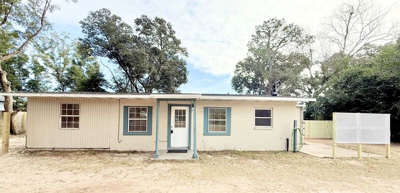 Pace House: 4716 W Spencer Field Road