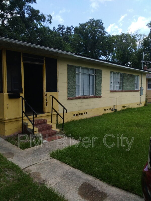 Jacksonville House: 5223 Polan Ln