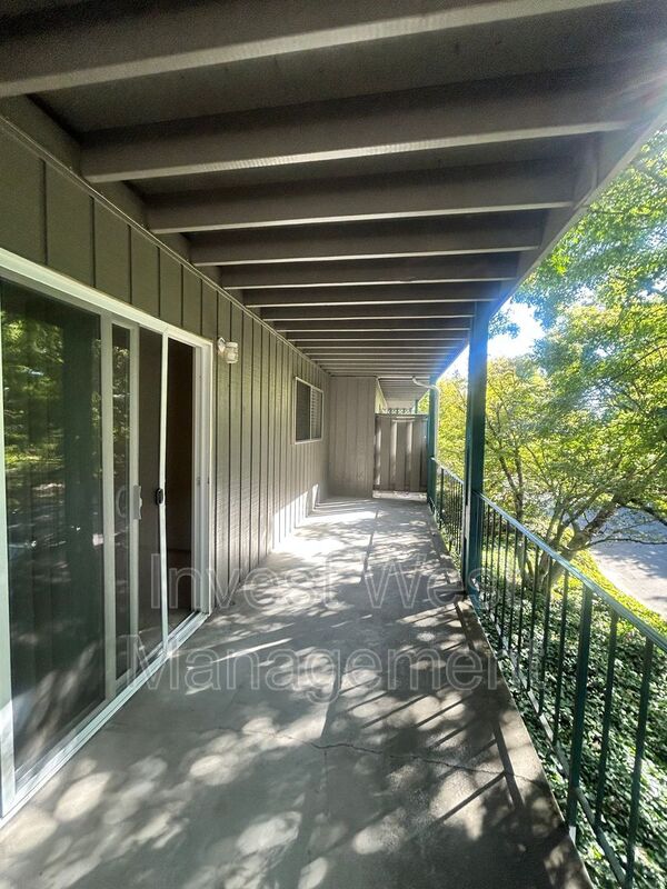 Vancouver House: 1701 E Reserve Street