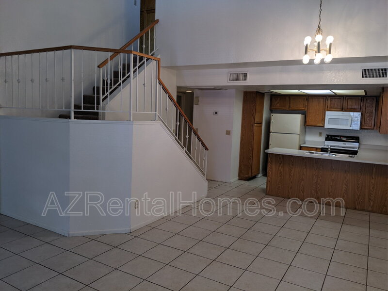 Tempe Townhome: 609 E Mesquite Cir