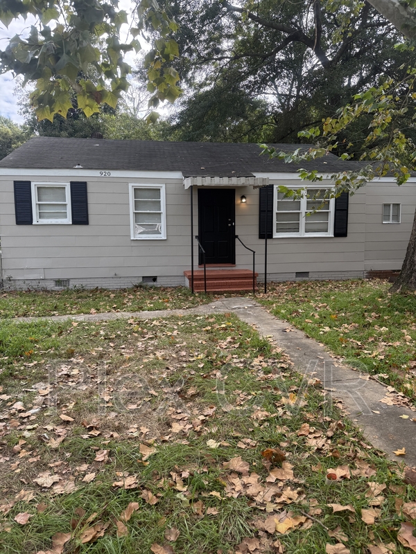 Columbus House: 920 Brooks Road