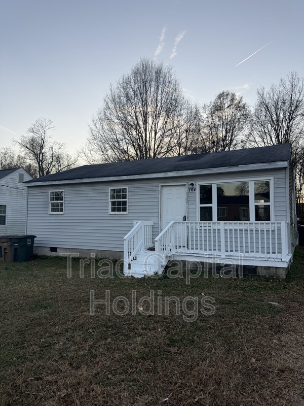 Greensboro House: 704 Pine Street