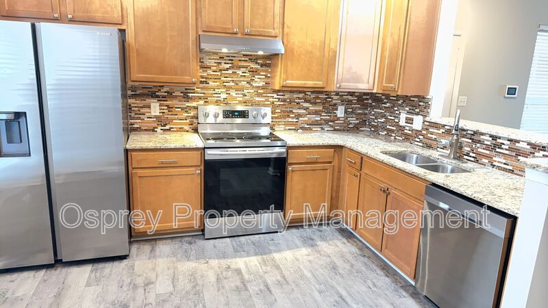 3BR Townhouse Condo with Garage "ASK ABOUT OUR ZERO DEPOSIT" - Photo 2