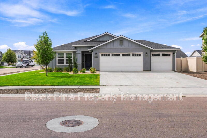 Nampa House: 7631 East Merganser Drive
