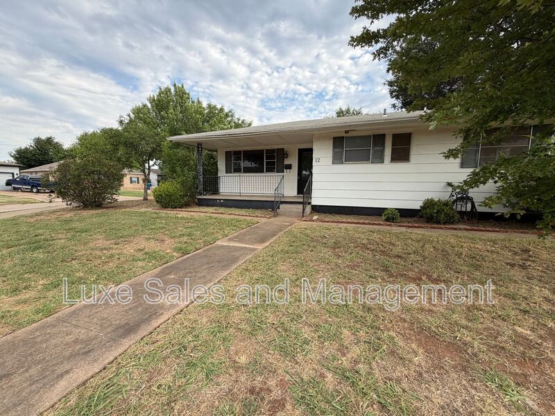 Edmond House: 12 Shirley Ln