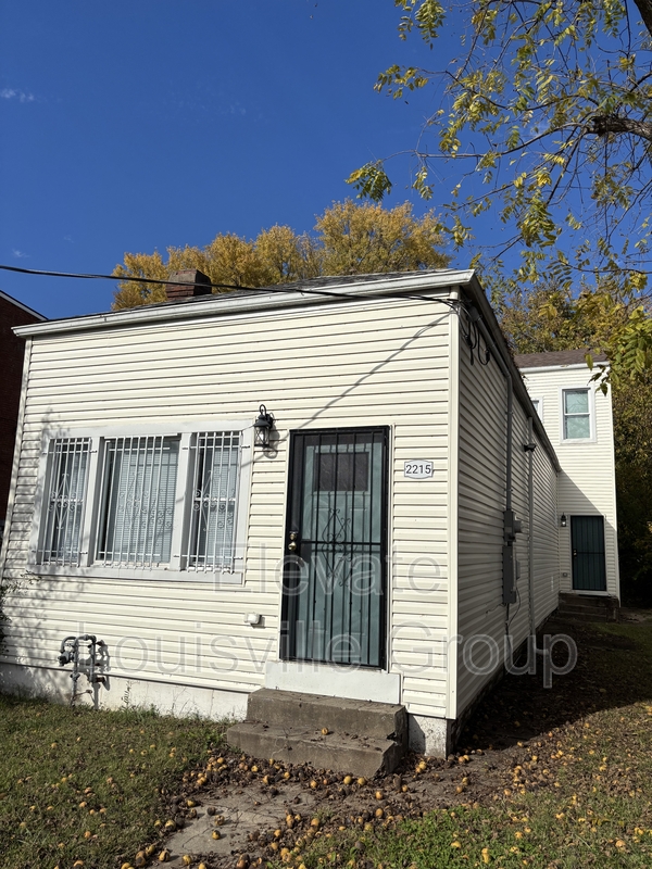 Louisville House: 2215 West Market Street