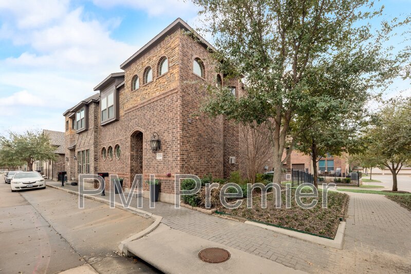 Keller Townhome: 1204 Prescott St