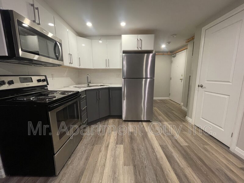 Mississauga Condo: 2200 Sherobee Road