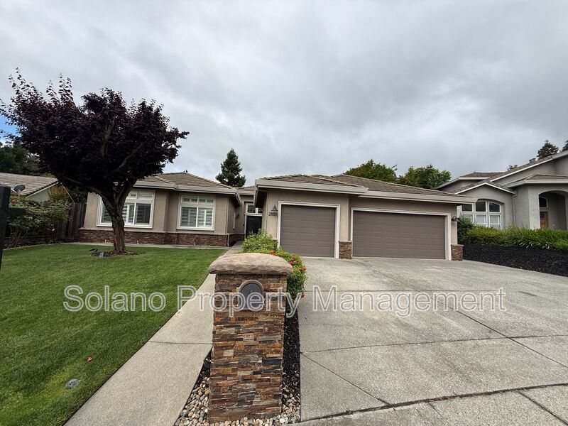 Fairfield House: 2833 Prestwick Ct.