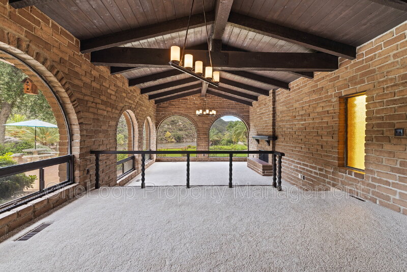 Alpine House: 4085 Via Palo Verde Lago