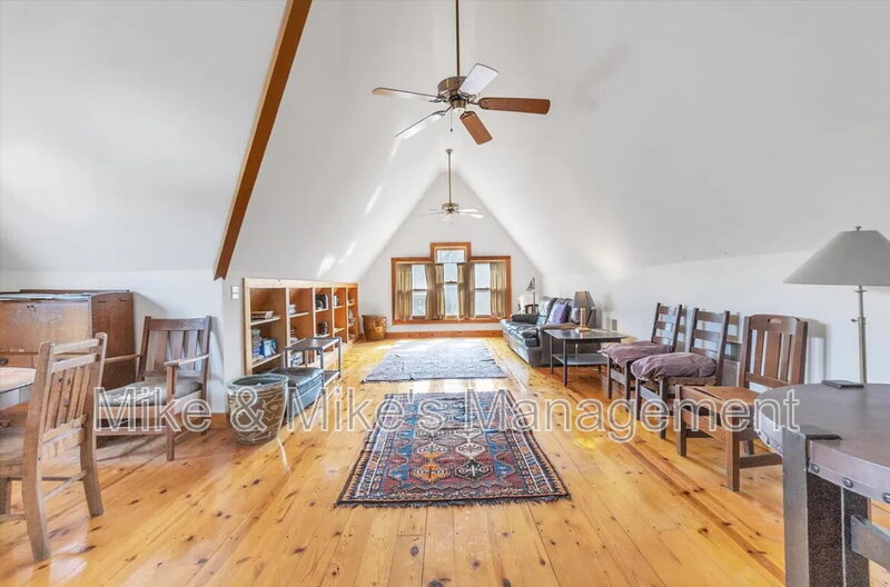 Milwaukee Condo: 1140 E. Hamilton Street 3rd Floor Studio