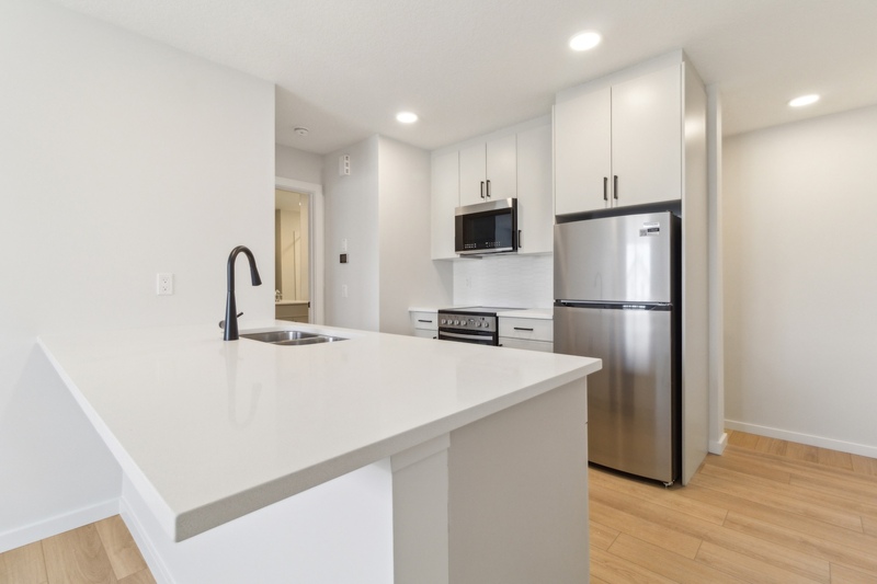 Edmonton House: 20744 24 Avenue Northwest