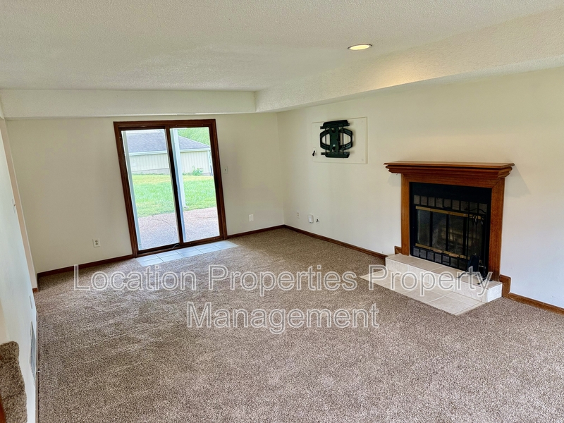 3619 Lakecrest Court, rental photo 3