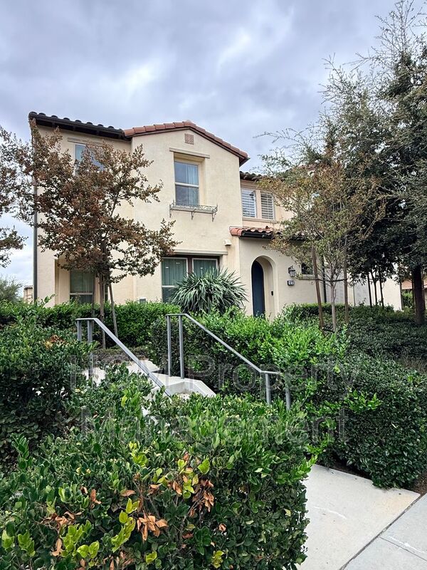 Lake Forest House: 45 Savannah