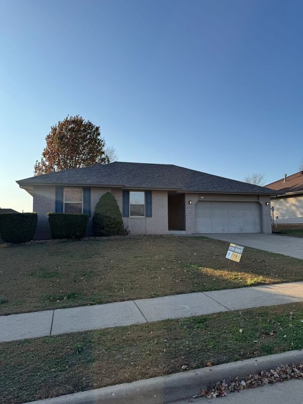 Springfield House: 841 S Hazelnut Avenue