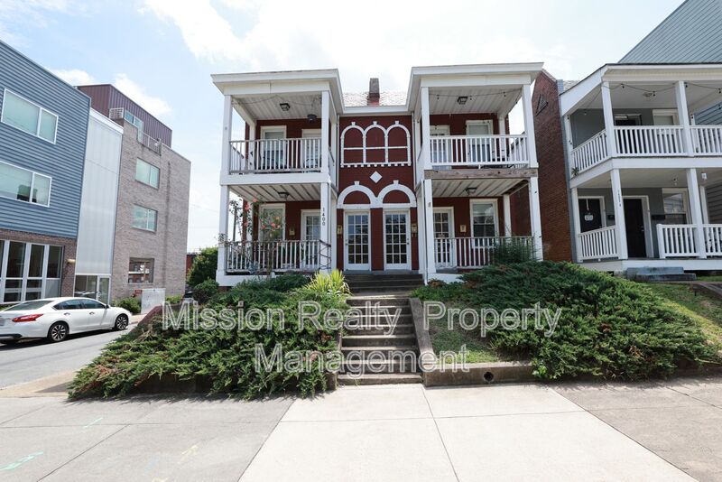 Richmond Condo: 1400 Bainbridge St