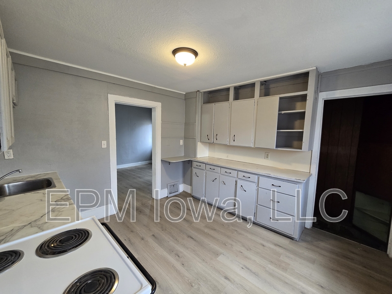 Waterloo House: 714 West 1st Street