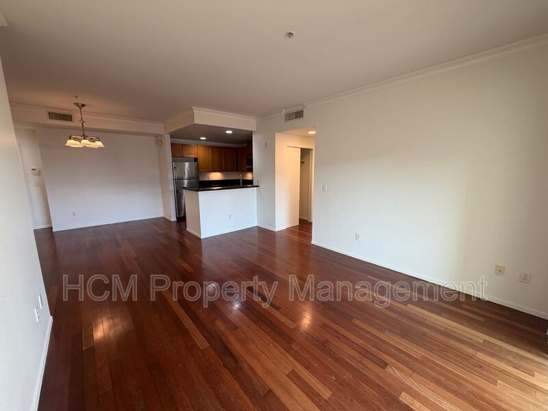 Los Angeles Condo: 906 S Serrano Ave