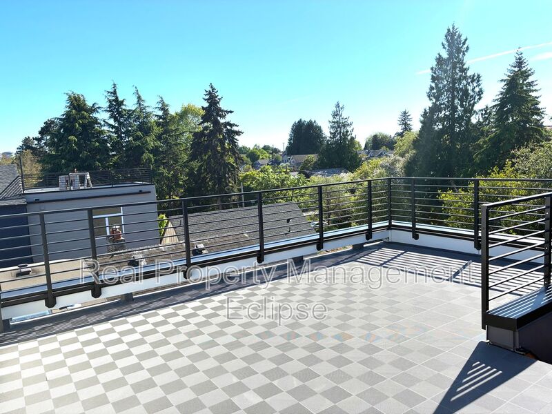 Seattle House: 2925 39th Ave SW
