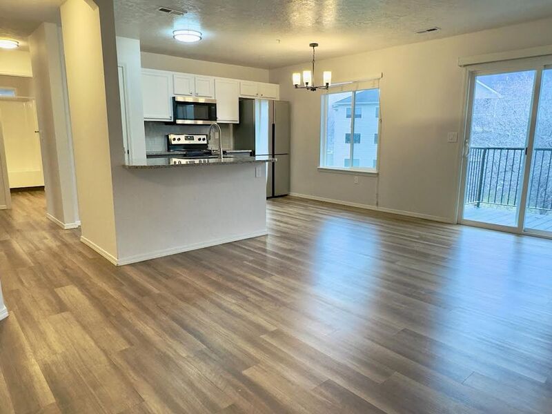 Meridian House: 1069 W. Pine Ave