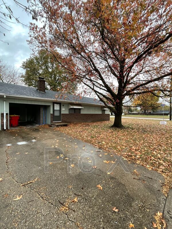 Pittsburg House: 907 N Rouse