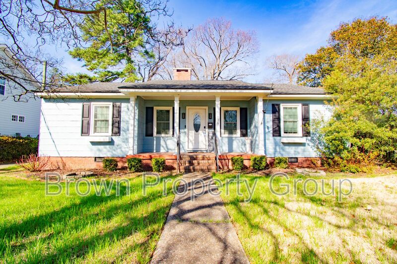 Fayetteville House: 126 Ellington St