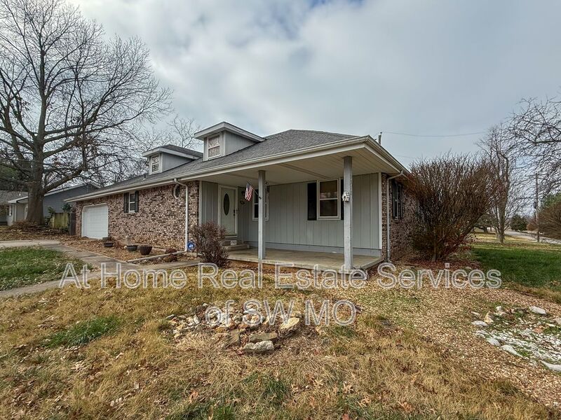 Springfield House: 1312 Walnut Lawn Ct