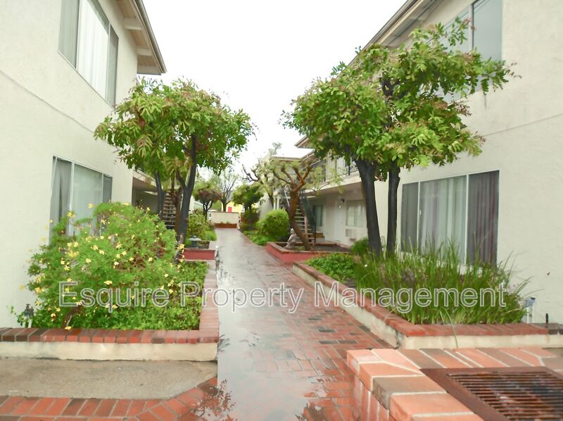SIMI VALLEY Condo: 990 ASHLAND AVE