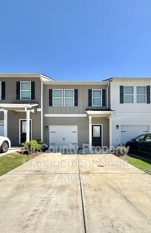 Adairsville Townhome: 305 Rolling Green Road