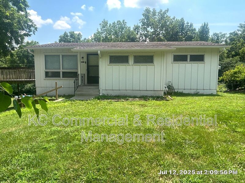 Kansas CIty House: 9211 E. 50th Ter.